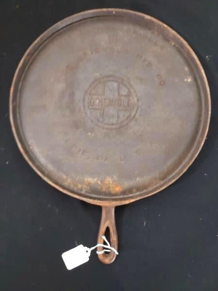 GRISWOLD NO 10 GRIDDLE: LARGE LOGO 610