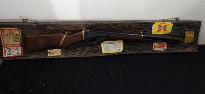 WINCHESTER BB GUN & ADVERTISING DISPLAY BOARD: WOOD BOARD DISPLAY