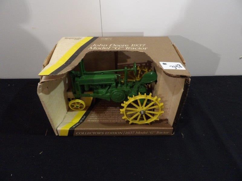 JOHN DEERE 1937 MODEL G TRACTOR: DIECAST IN BOX ERTL
