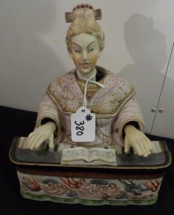 ORENTIAL BOBBLE HEAD PIANO PLAYER WOMAN: ARDALT LENWILE 6635B