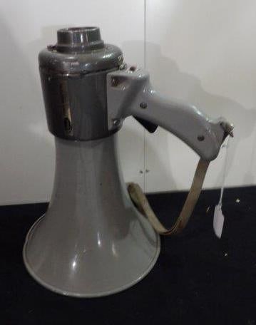 OLSEN JAPAN PORTABLE PA SYSTEM (1 of 3)