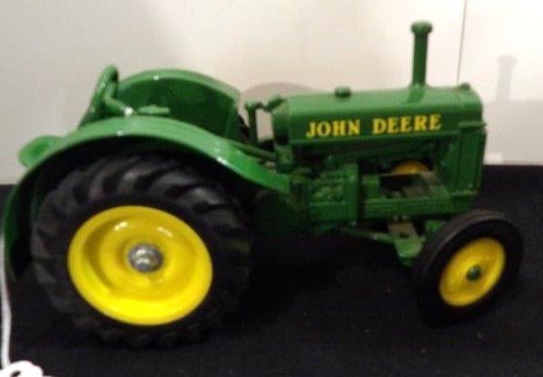 JOHN DEERE DIECAST TRACTOR: ERTL