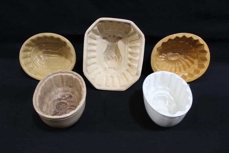 Lot of 5 glazed stoneware food molds (1 of 6)