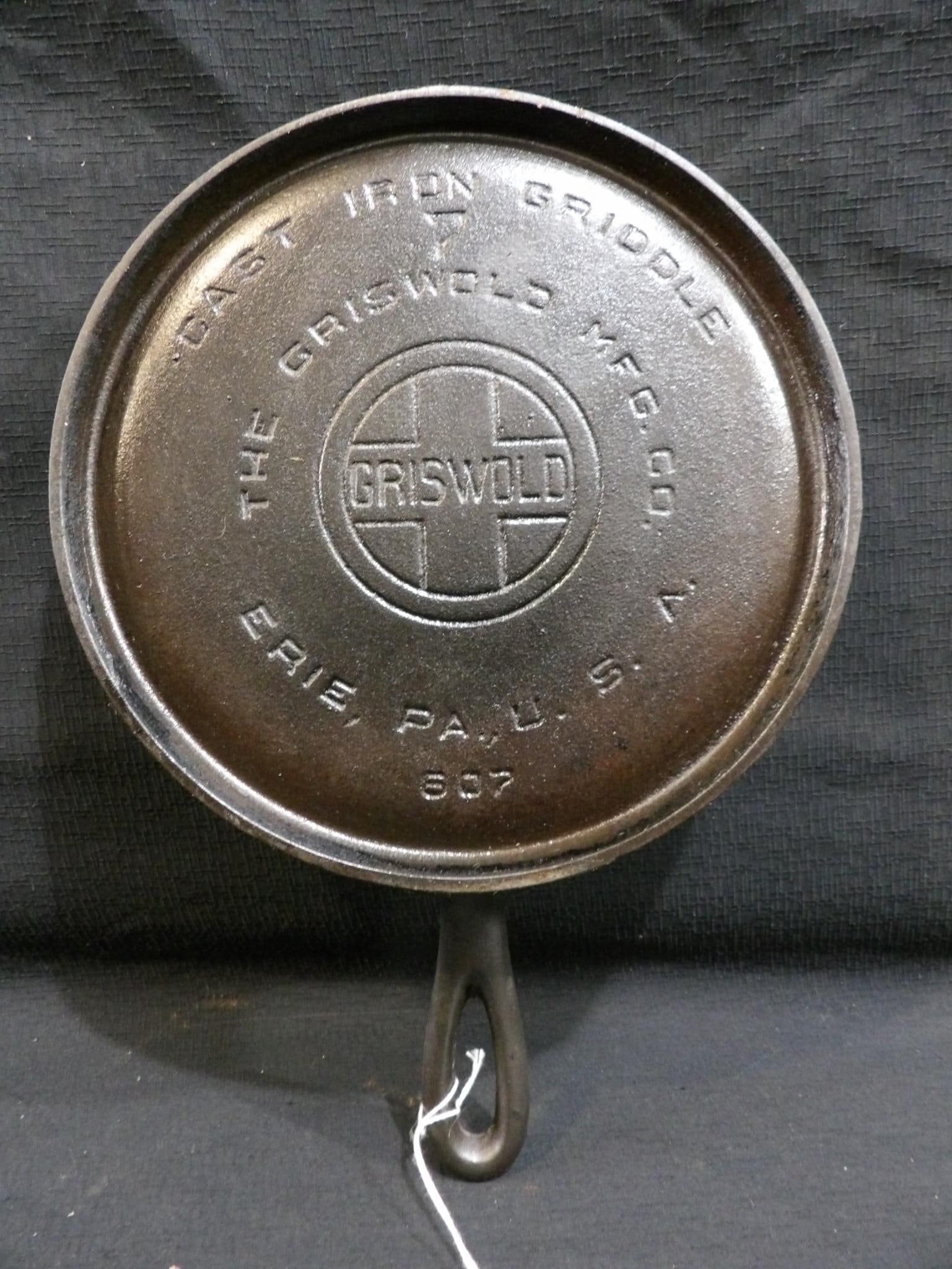 Griswold #7 cast iron griddle  (1 of 2)