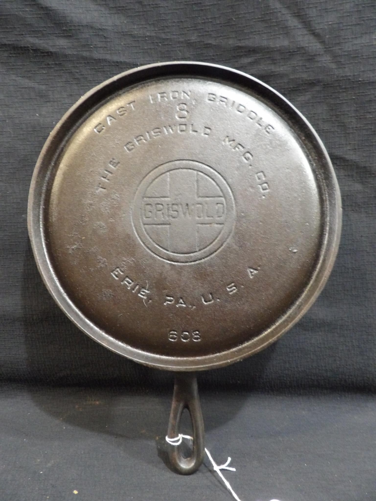 Griswold #8 cast iron griddle  (1 of 3)