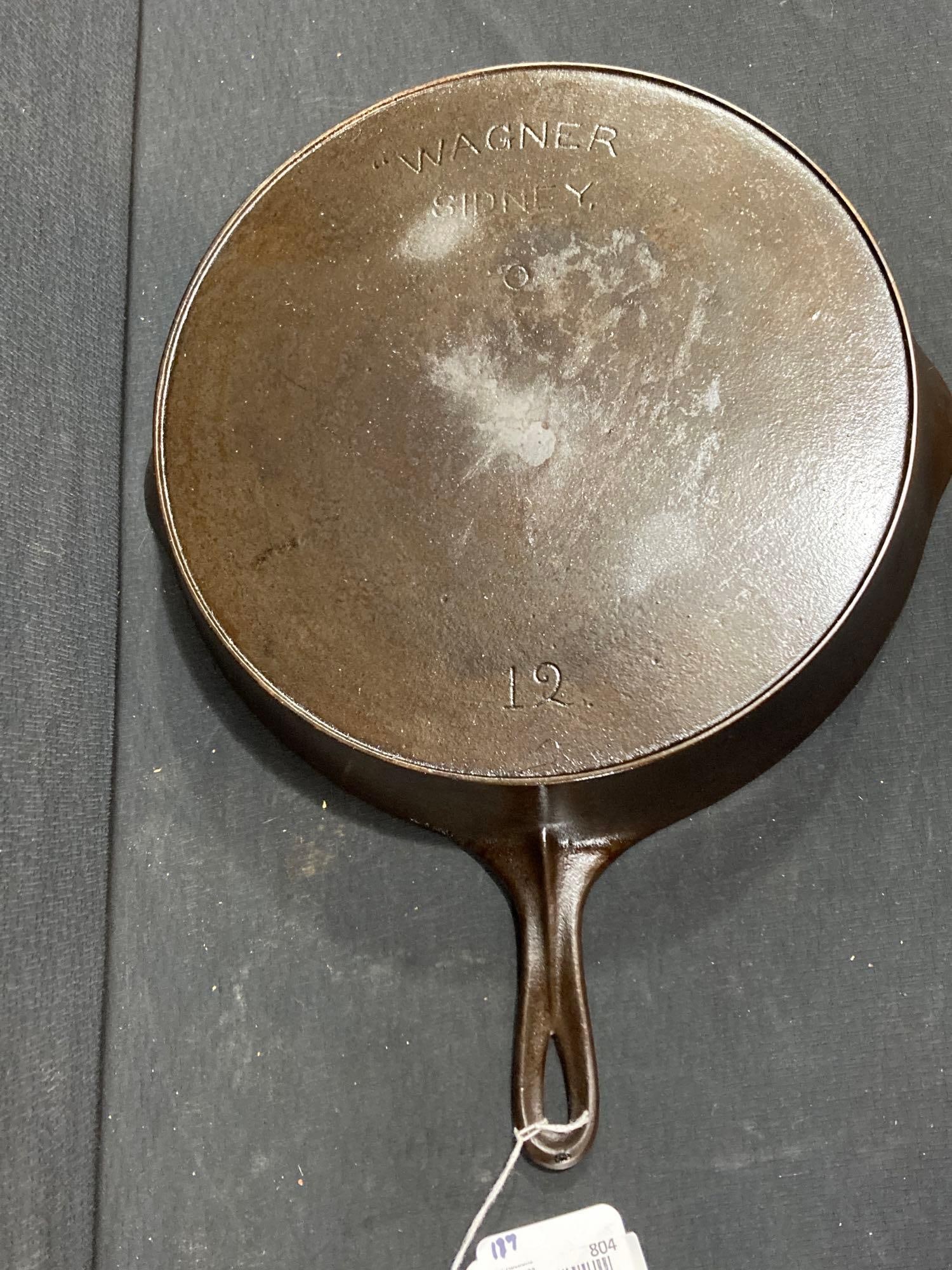 Wagner Sydney #12 cast iron skillet : With heat ring and in great clean condition!