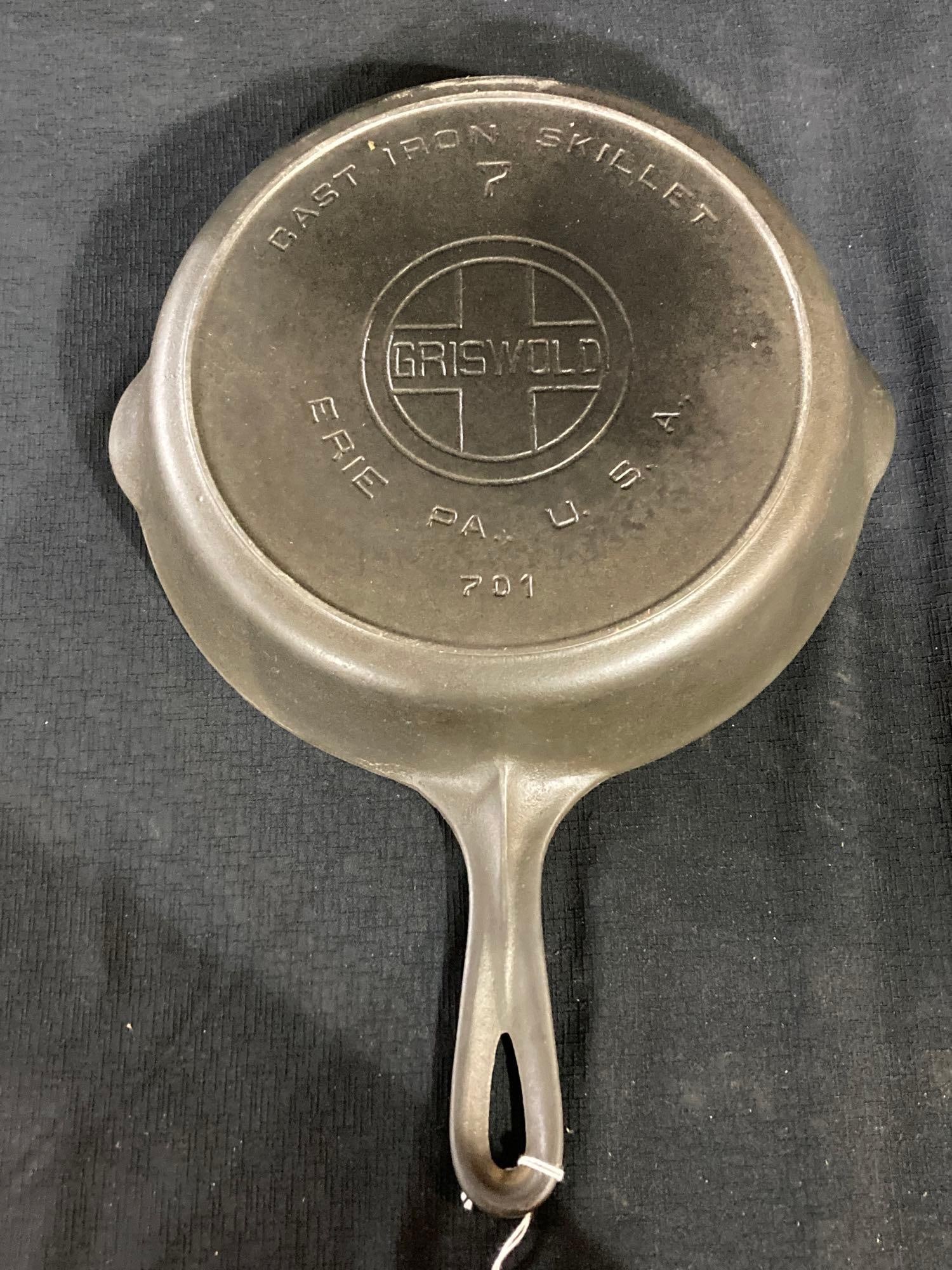 Griswold #7 Skillet (1 of 5)
