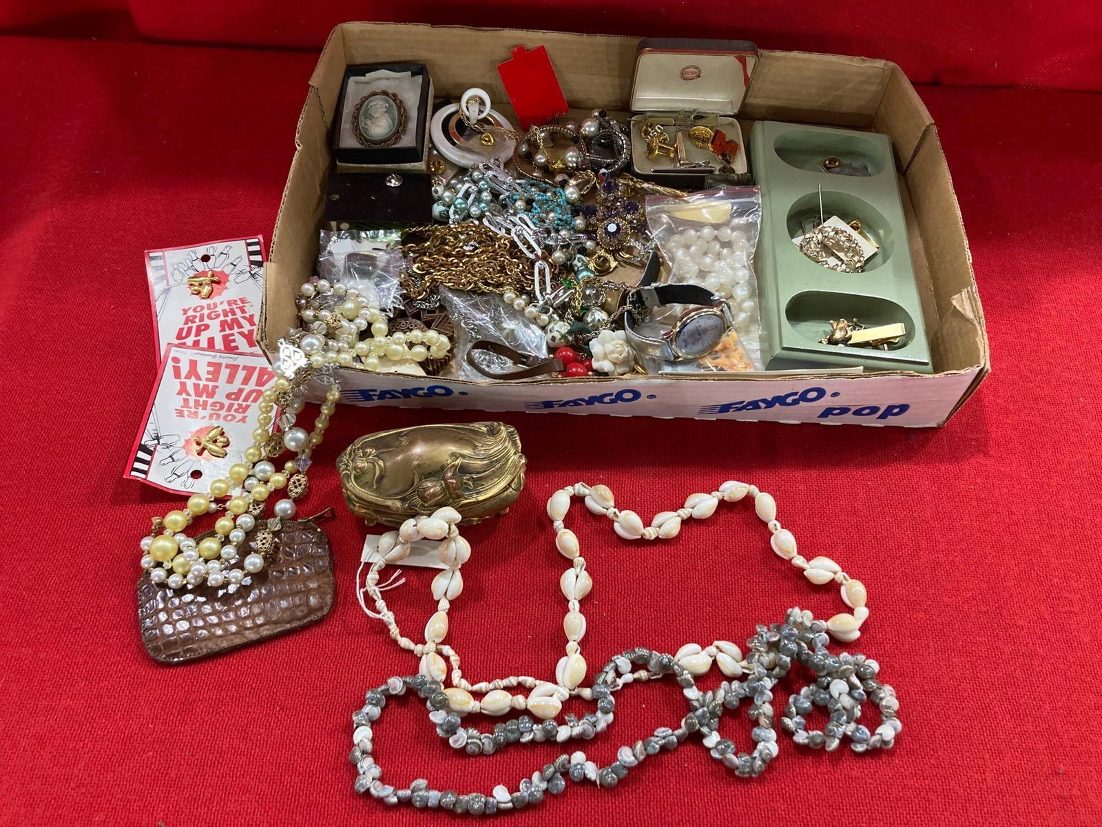 VINTAGE JEWELRY, WATCHES, NECKLACES, EARRINGS AND MORE (1 of 9)