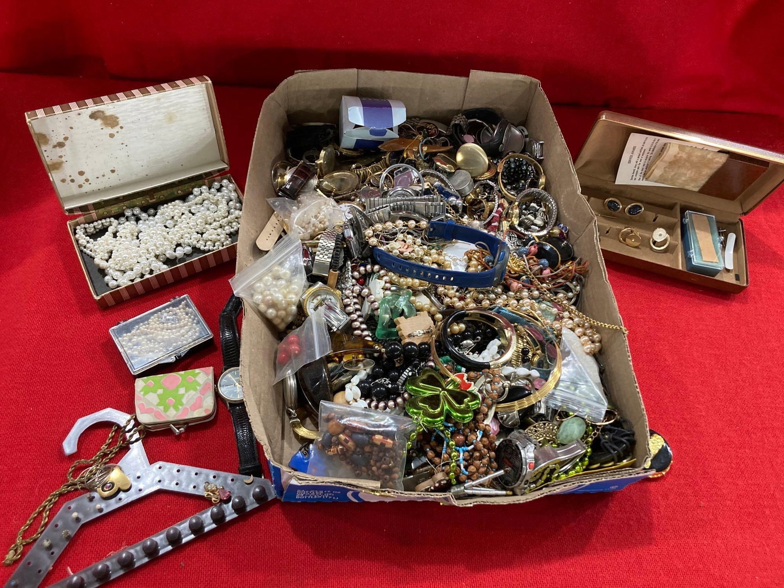 LARGE LOT OF WRIST WATCHES & MISC JEWELRY (1 of 8)