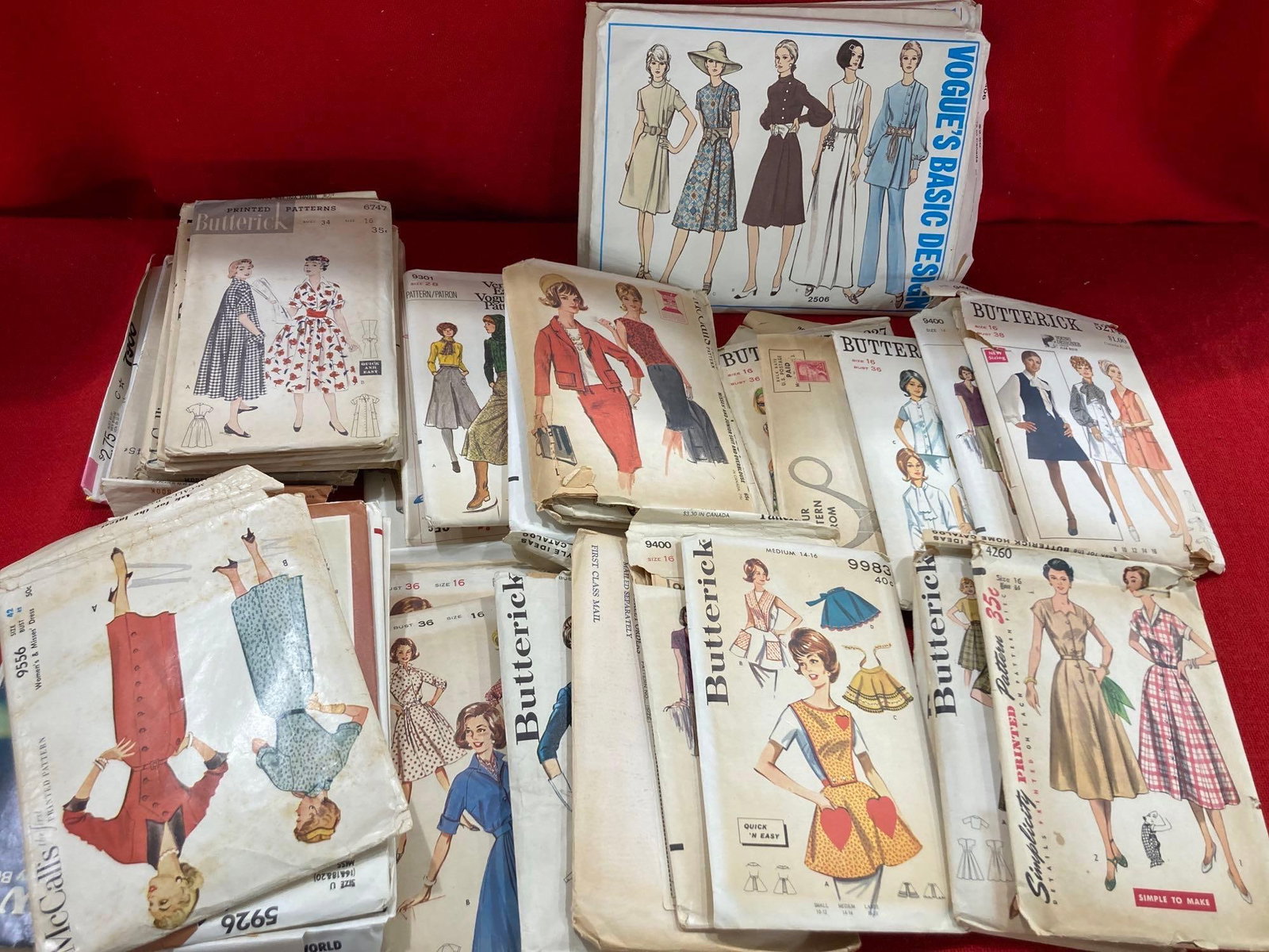 LARGE LOT OF VINTAGE SEWING PATTERNS (1 of 5)