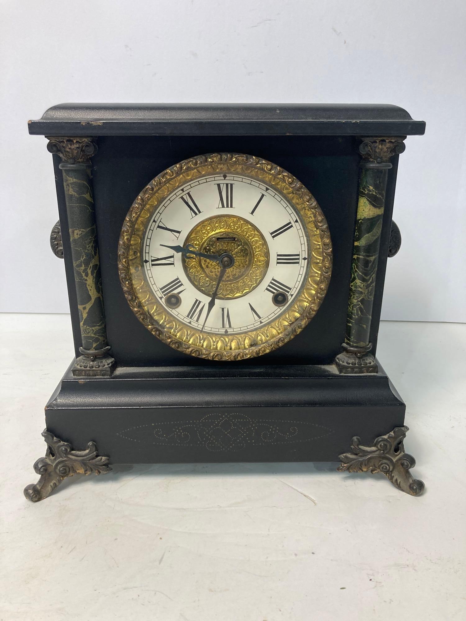 HIGHLY DETAILED VINTAGE MANTLE CLOCK (1 of 6)