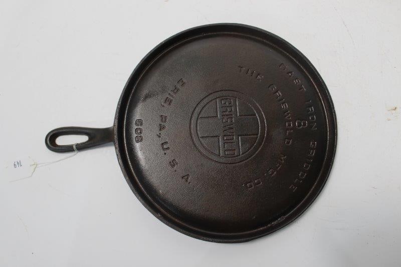 GRISWOLD NO. 8 SKILLET (1 of 3)