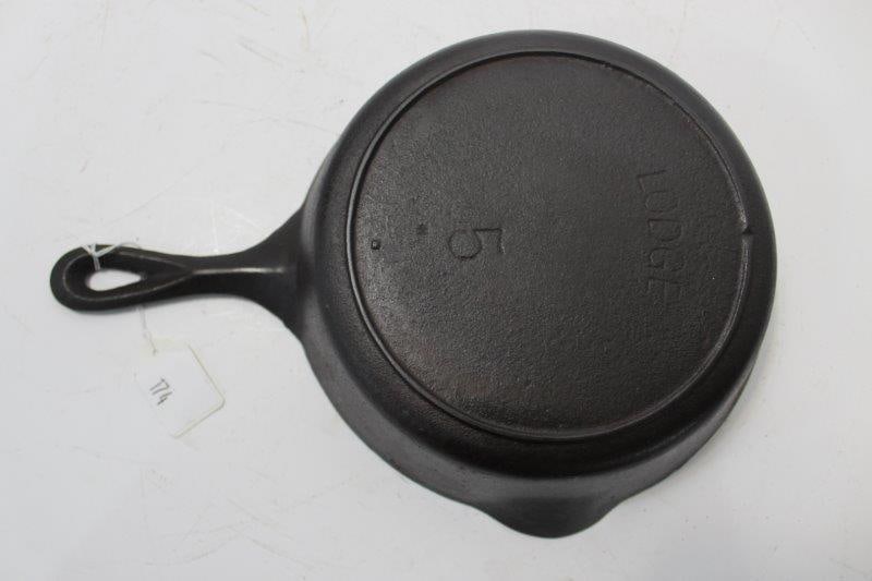 LODGE NO. 5 SKILLET (1 of 4)
