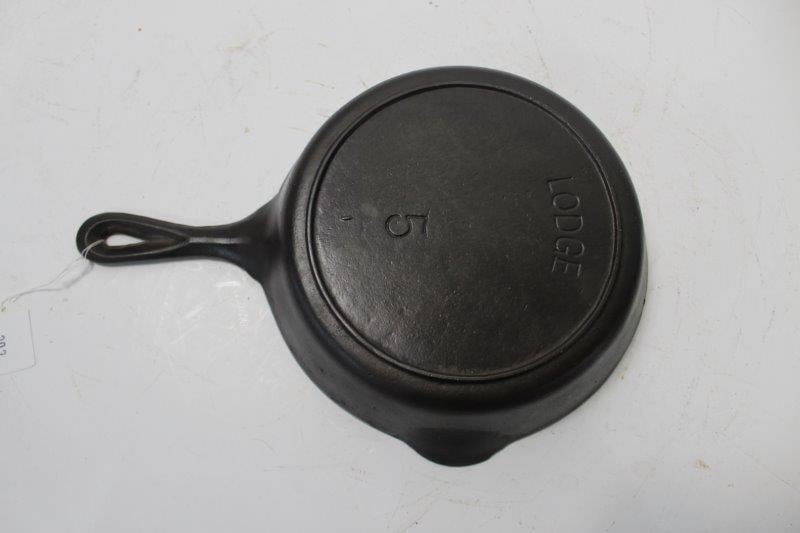 LODGE NO. 5 SKILLET (1 of 3)