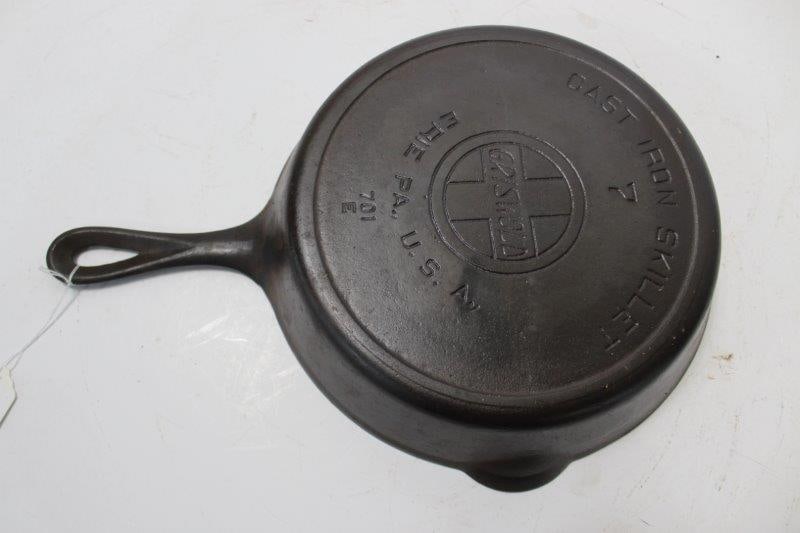 GRISWOLD NO. 7 SKILLET (1 of 3)
