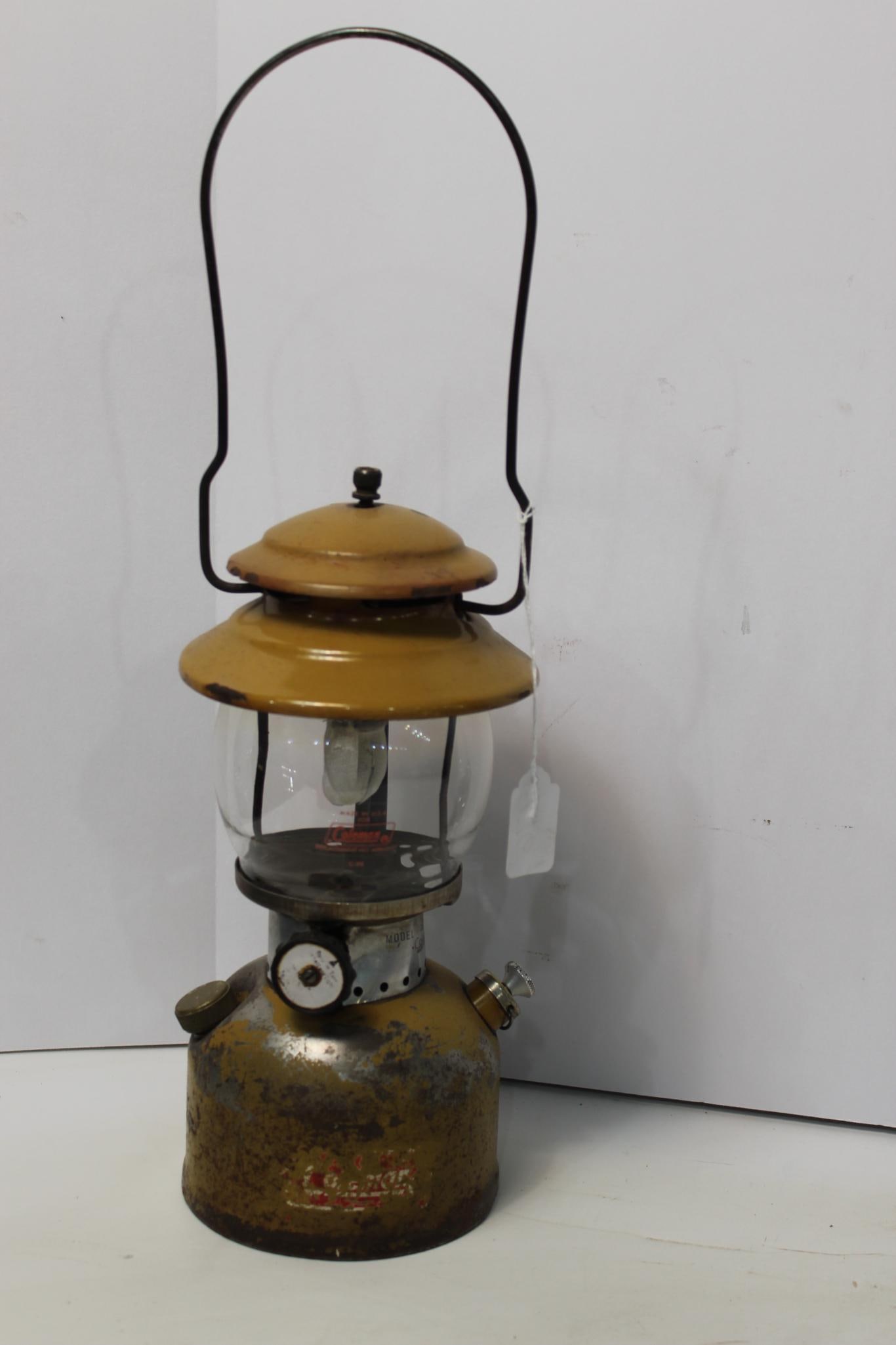 YELLOW COLEMAN LANTERN 200A (1 of 3)