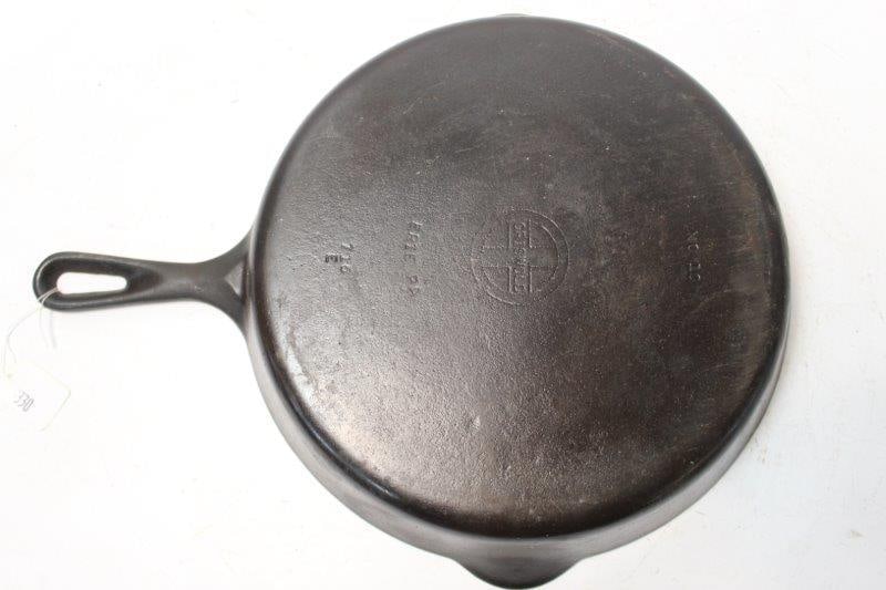 GRISWOLD NO. 10 SKILLET: SMALL LOGO SKILLET