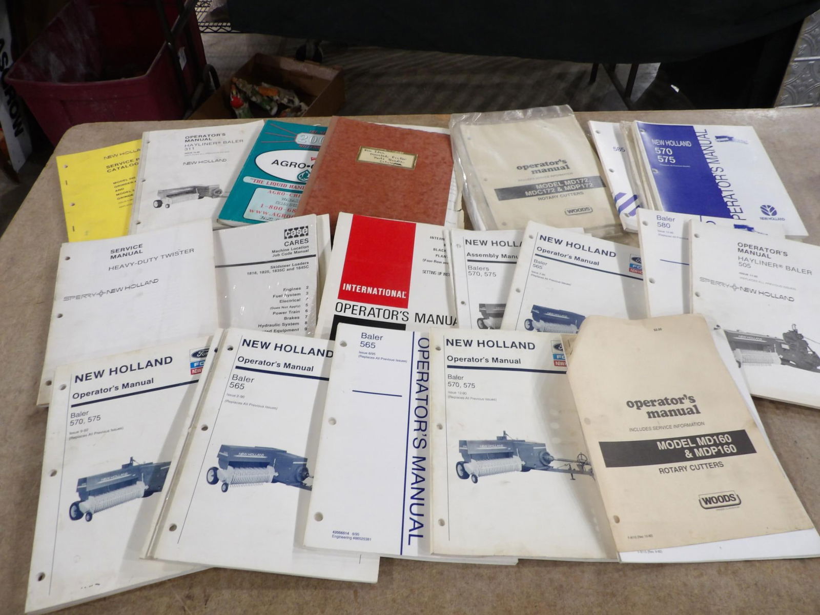 CASE, IH, NEW HOLLAND, NEW IDEA, & OTHER OWNERS MANUALS (1 of 10)