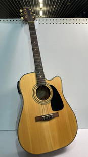 FENDER STARCASTER GUITAR NAT: Electric acoustic. Excellent condition. Serial number: CDO5092116.