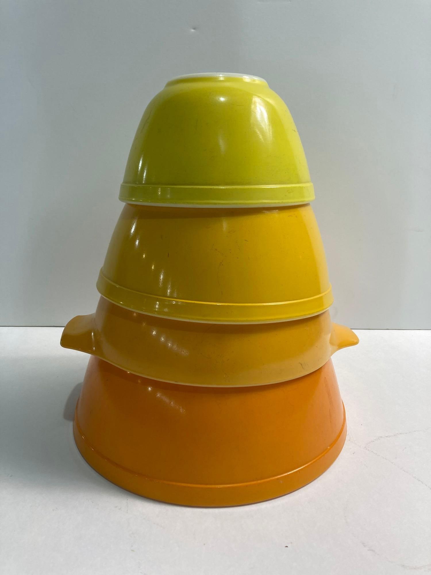 YELLOW & ORANGE PYREX BOWLS: all bowls are chip and crack free. includes a 1.5 pint bowl , 1.5 quart bowl, 1.5 quart bowl with handles, and a 2.5 quart bowl