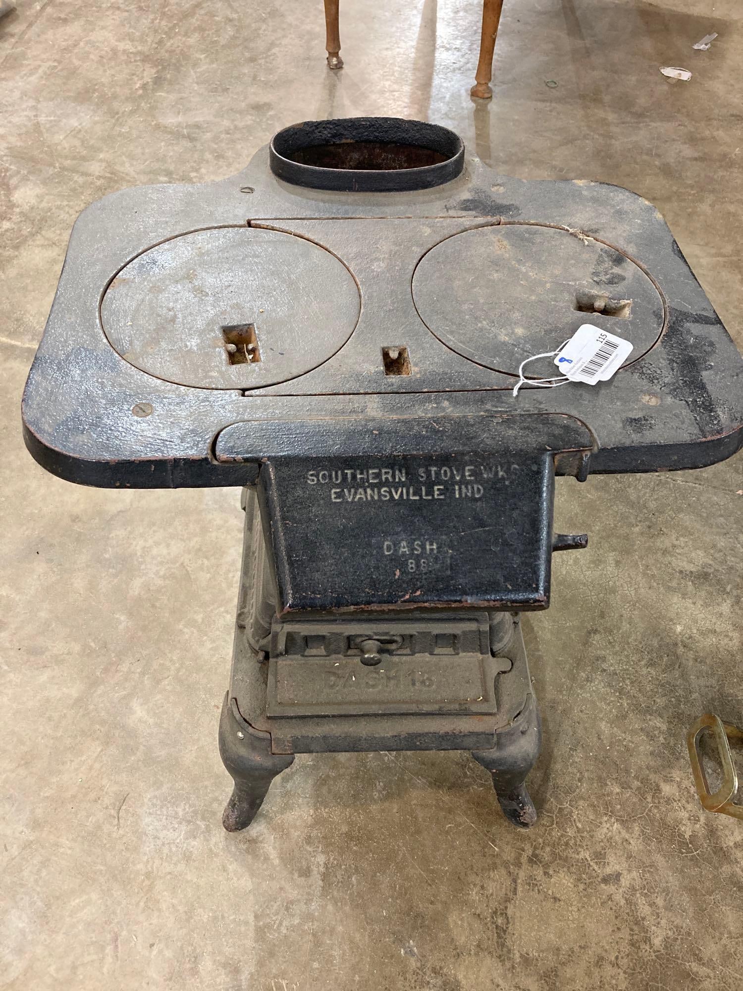 CAST IRON CABOOSE STOVE (1 of 7)