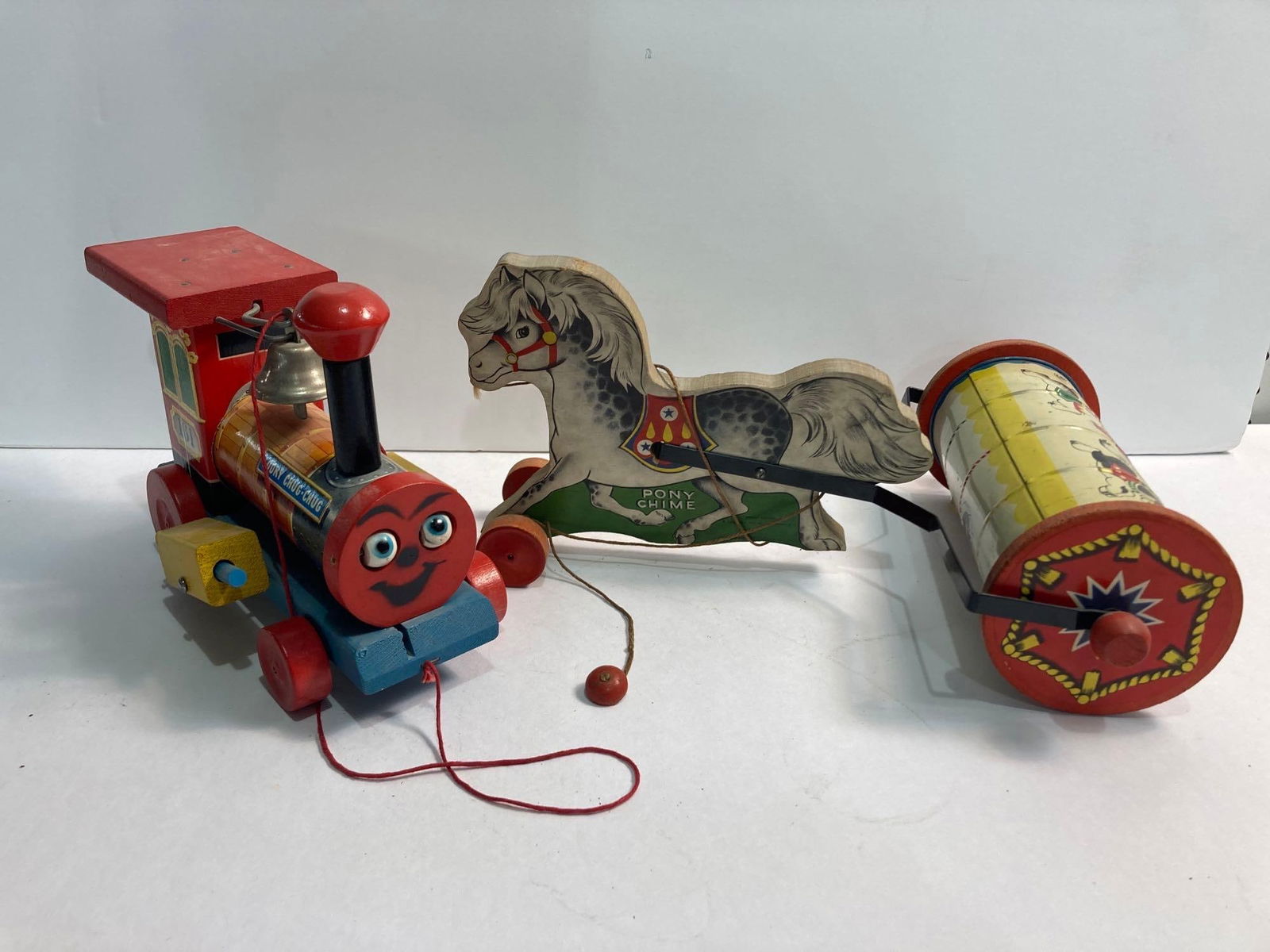 VINTAGE CHILDS FISHER PRICE PULL TOYS (1 of 9)