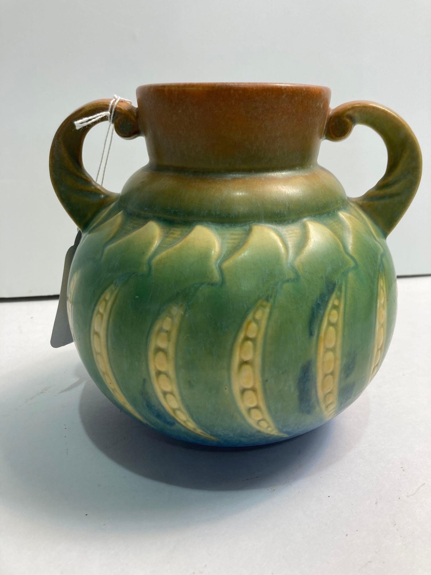 1930s ROSEVILLE FALINE PEA POD VASE (1 of 4)
