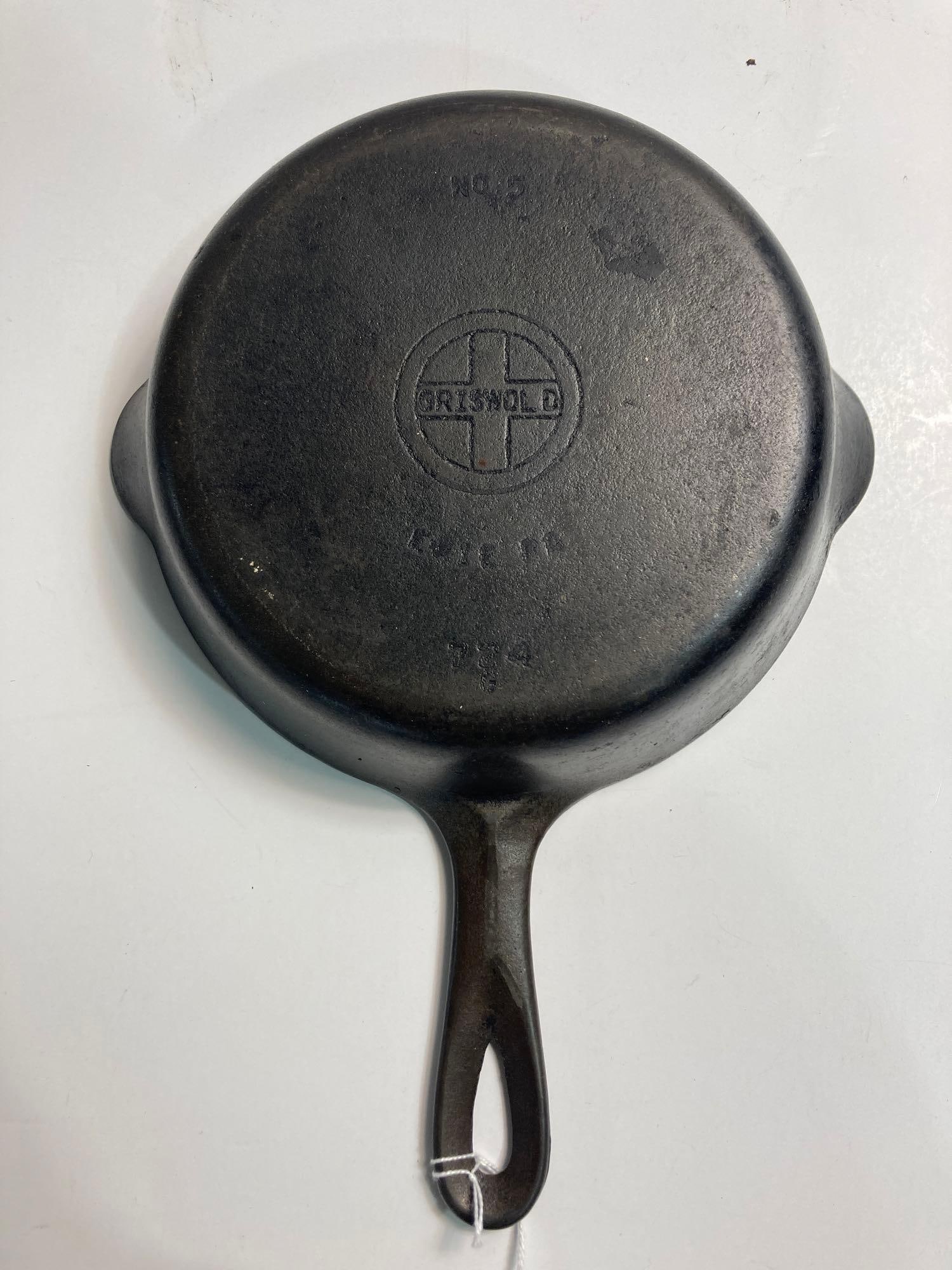 GRISWOLD #5 SKILLET: Small logo. Some slight scratches.