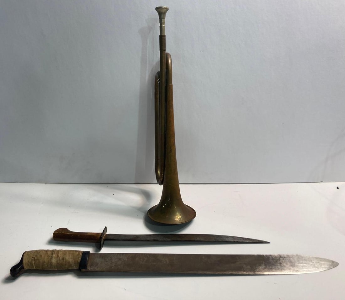 WW2 US BUGLE MACHETES: Machetes are 23 and 17 inches long. Neither one have markings.