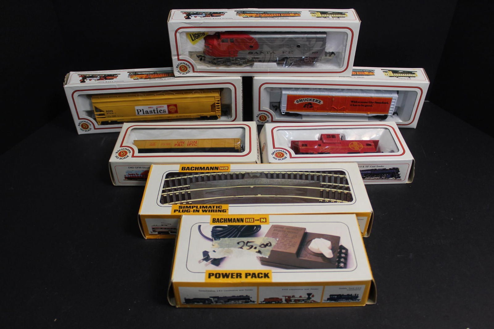 BACHMANN HO SCALE ELECTRIC TRAINS POWER PACK, DIESEL LOCOMOTIVE, GONDOLA, BOX CARS AND MORE (1 of 4)