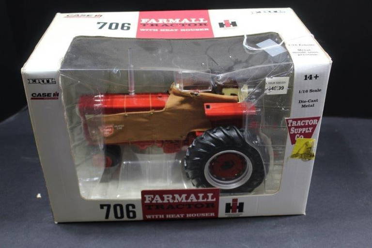 Ertl Case Farmall 706 W/ Heat Houser Tractor Supply Co. Edition