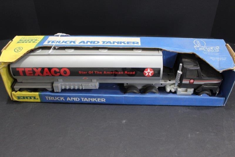 ERTL TEXACO ADVERTISING TRUCK AND TANKER (1 of 2)