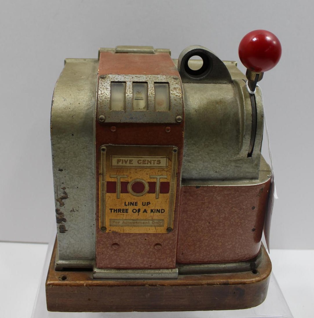 5 CENT TOT SLOT MACHINE: SMALL AMUSEMENT PULL HANDLE SLOT MACHINE. BY WESTERN PRODUCTS. BACK DOOR IS OPEN AND KEY MECHANISM HAS BEEN REMOVED. 8 X 7 X 5