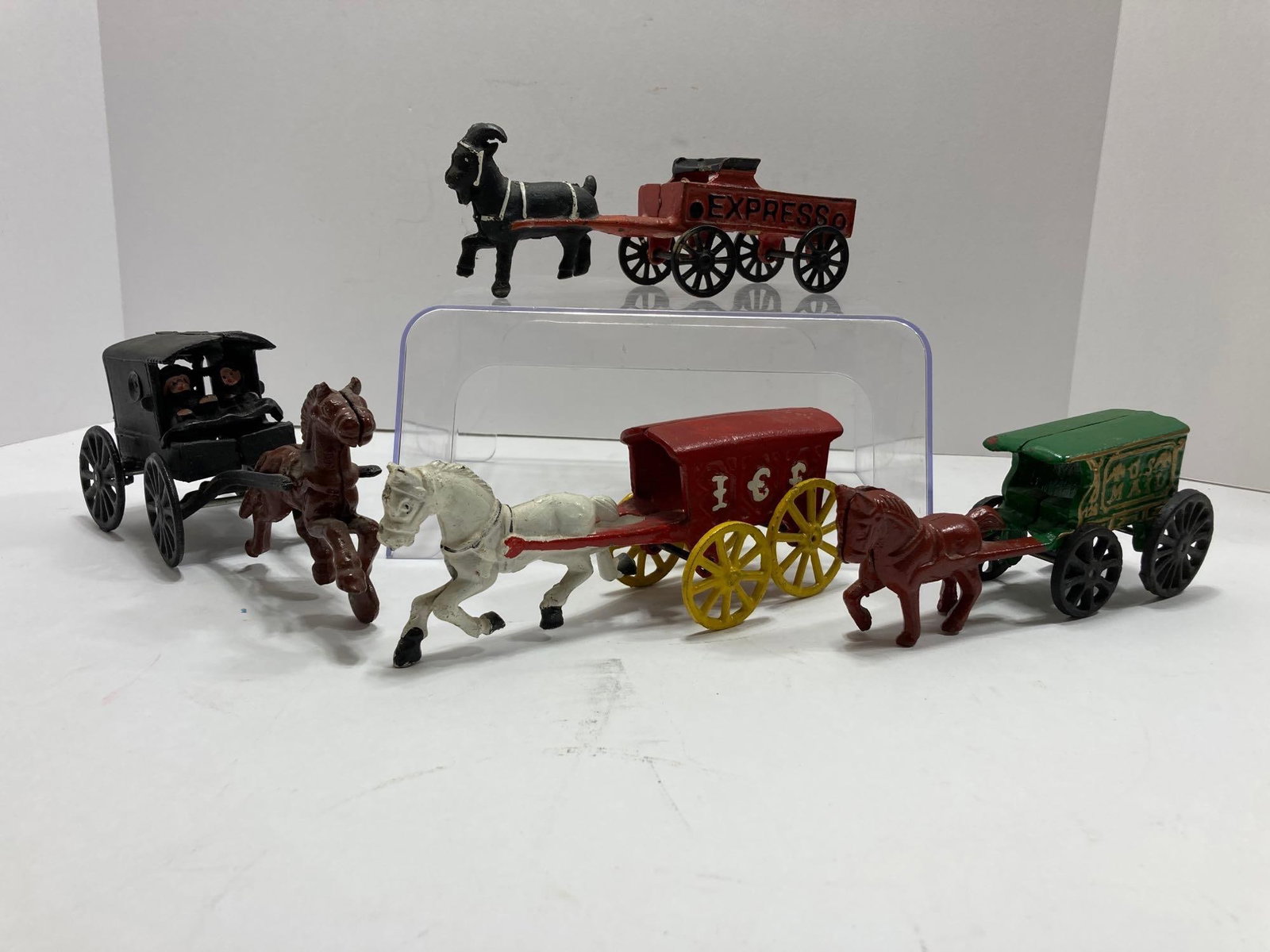 CAST IRON HORSE DRAWN WAGON TOYS (1 of 5)