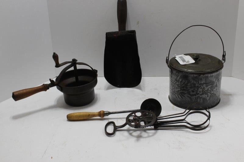 TIN LUNCH BOX, BEATERS, SCOOPS & MORE (1 of 8)
