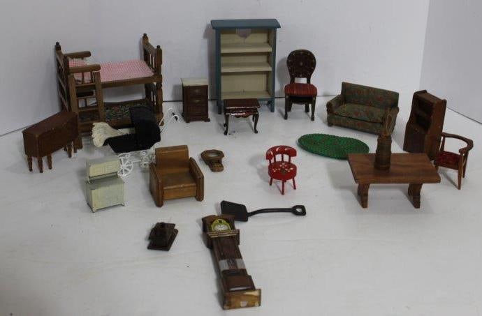 DOLL HOUSE & MINIATURE FURNITURE (1 of 6)