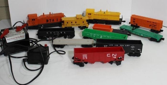 LIONEL TRAIN CARS & TRANSFORMERS (1 of 8)