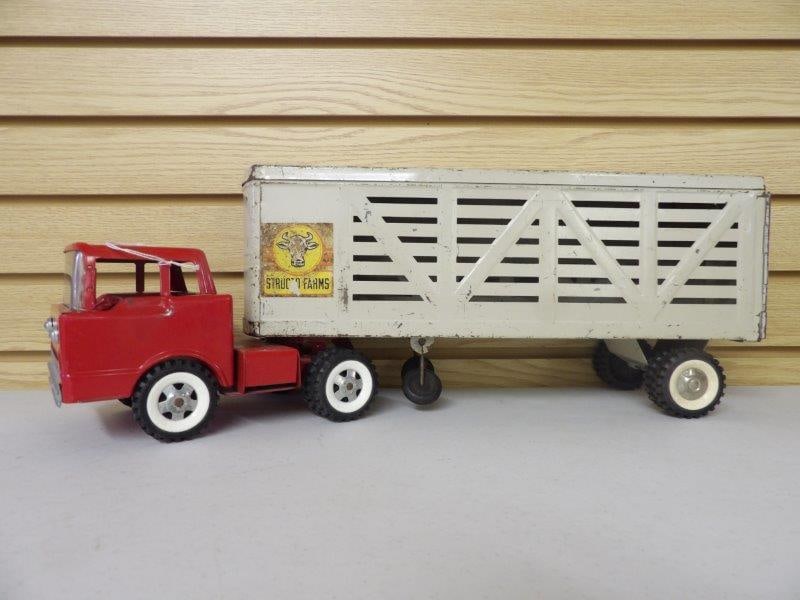 VINTAGE STRUCTO NO. 403 CATTLE TRANSPORTER TRUCK AND TRAILER (1 of 6)