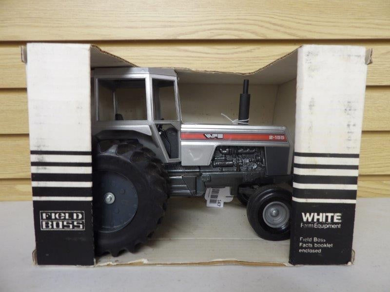 ERTL WHITE 2-180 FIELD BOSS TRACTOR: NIB 1/16 SCALE STOCK NO. 218078