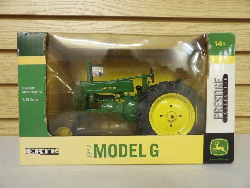 ERTL JOHN DEERE 1947 MODEL G PRESTIGE COLLECTION TRACTOR: NIB 1/16 SCALE