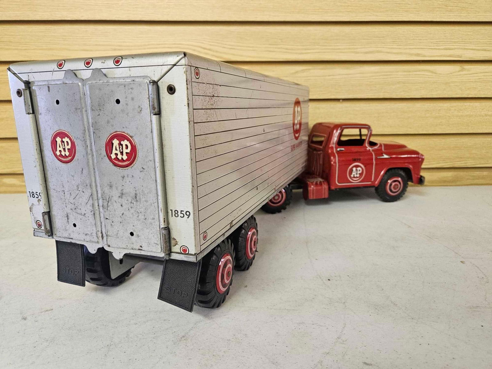 MARX 1950'S A & P SUPERMARKET TRUCK AND TRAILER: GOOD VINTAGE CONDITION