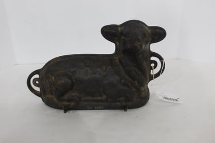 Cast iron lamb mold