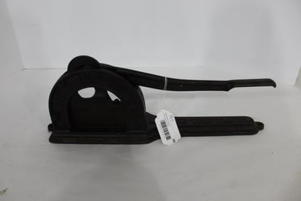 Star Save the Stars cast iron cigar cutter