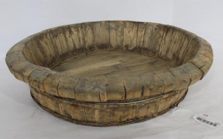 Primitive wooden tub/basin