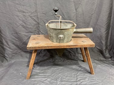 Cone juicer on stand