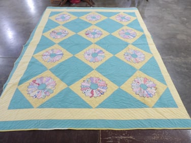 Hand Stitched Dresden Plate Quilt