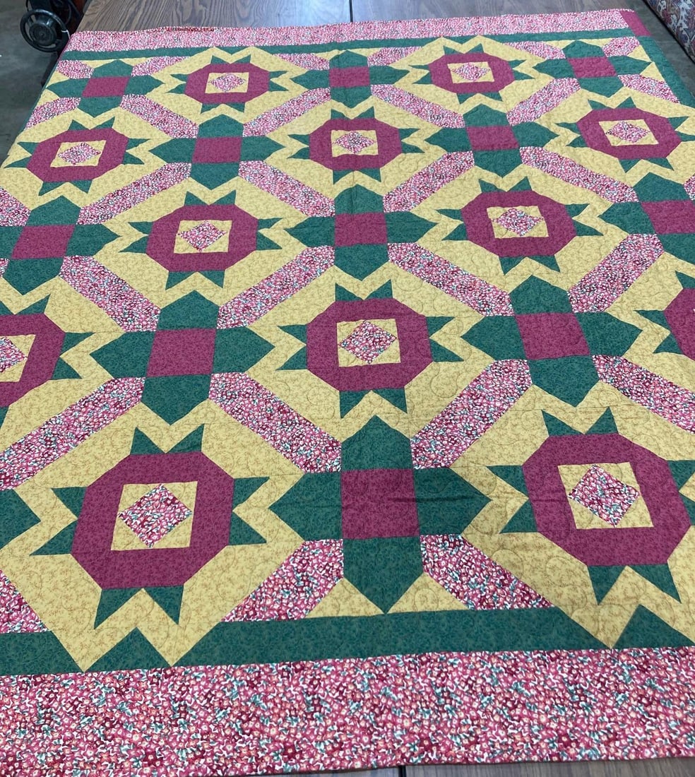 Patchwork Quilt: Good condition! 72in x 72in.