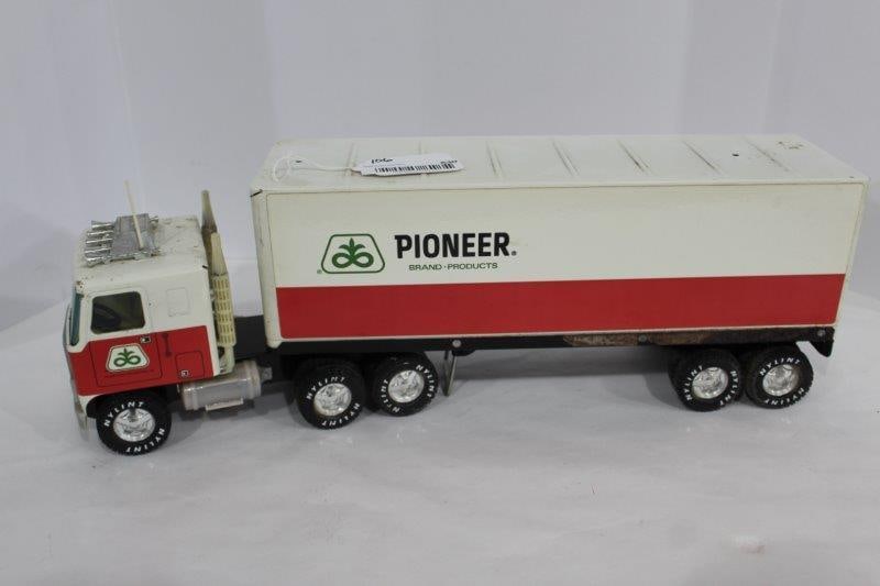 Pioneer Seed Nylint Advertising Semi (1 of 2)