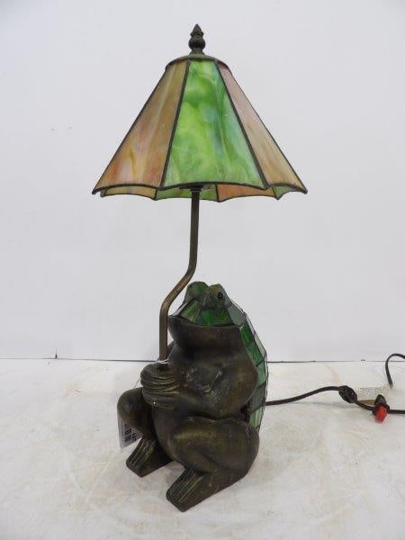 Stained Glass Frog Lamp (1 of 16)