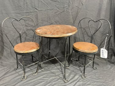 Child's ice cream parlor table and chair set